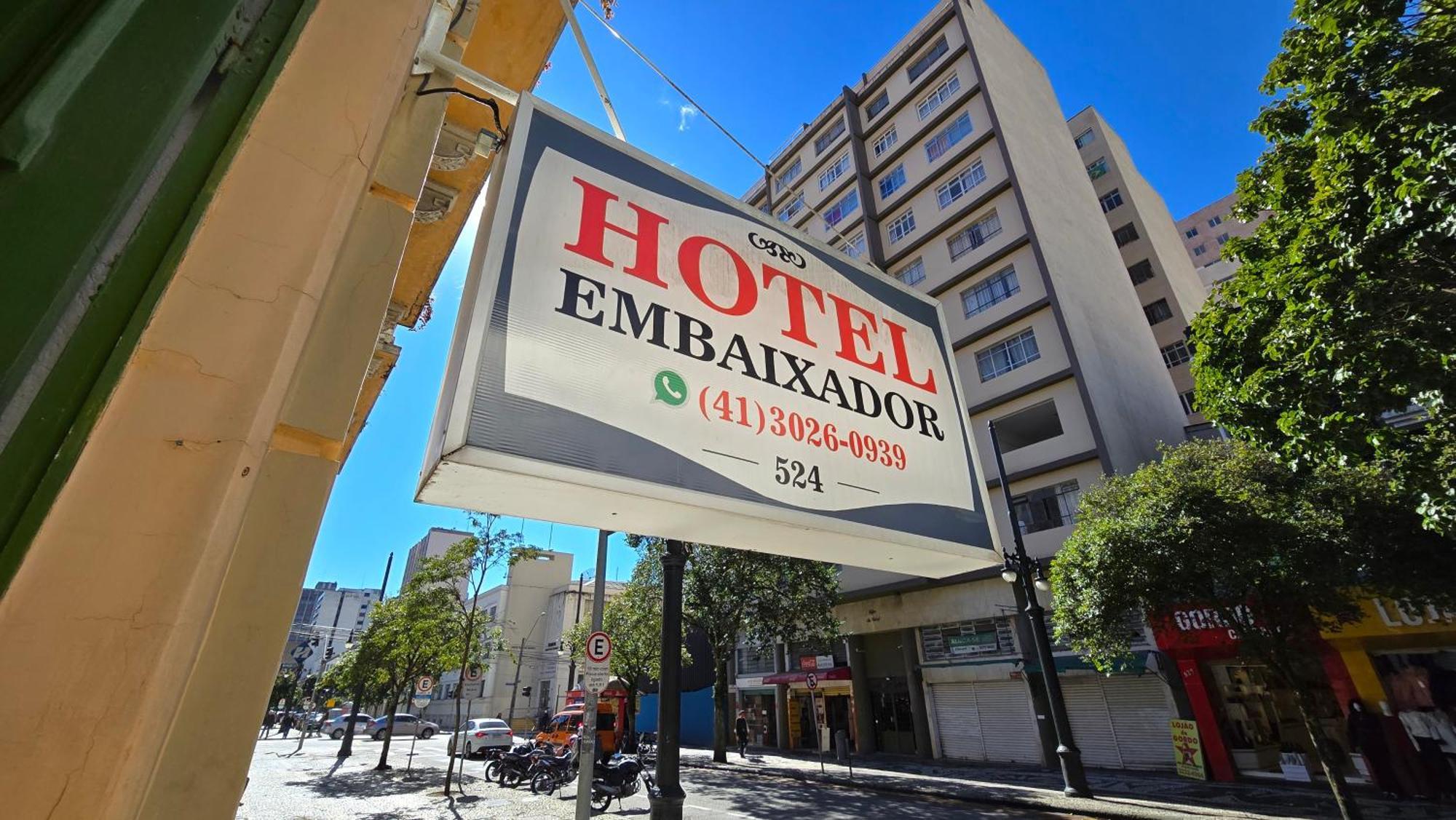 Hotel Embaixador De クリチバ エクステリア 写真